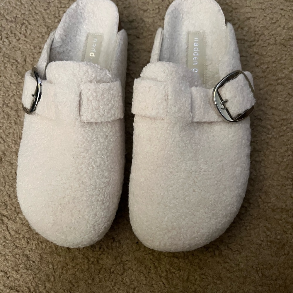 NWOT MADDEN GIRL Cozy White Slip-On Clogs with Buckle
